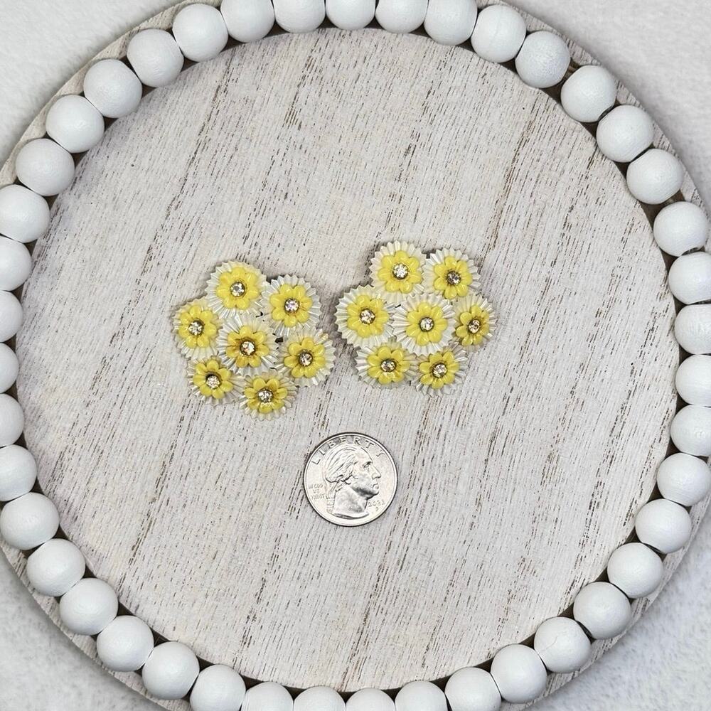 Vintage Coro Yellow & White Floral Clip-Ons ✨ - Picture 2 of 4